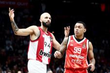 OLYMPIAKOS-ZVEZDA_379768.jpg