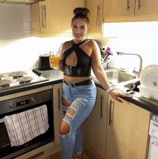 96403093-14520263-The_officer_who_is_thought_to_have_worked_for_the_prison_service-a-10_1742490379167 copy.jpg