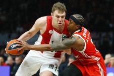OLYMPIAKOS-ZVEZDA_379929.jpg