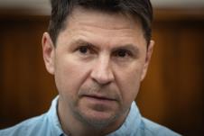 Mykhailo Podolyak AP Efrem Lukatsky.jpg