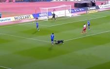 sudija uklizao fudbaleru.jpg