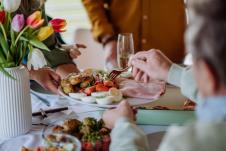uskrs trpeza shutterstock_2271014749.jpg