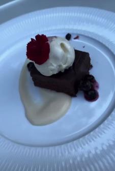 Jovana Ljubisavljević i Bogdan Srejović sa sinom proveli Prvi maj