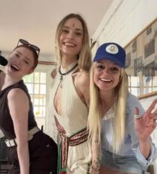 Maja Mandžuka sa prijateljicama