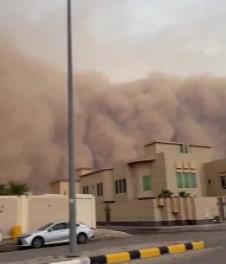 2025-05-05 19_20_14-NEXTA on X_ _🌪️Sandstorm apocalypse in Saudi Arabia — a powerful storm has slam.jpg