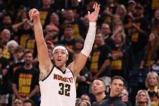 Heroj Denvera pred novinare doveo decu tragično nastradalog brata