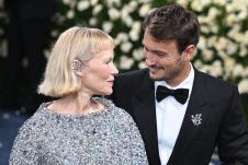 Pamela Anderson i njen sin Brendon Tomas Li na Met Gali 2025 profimedia-0995527741.jpg