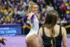 Olivija Djun u bikiniju