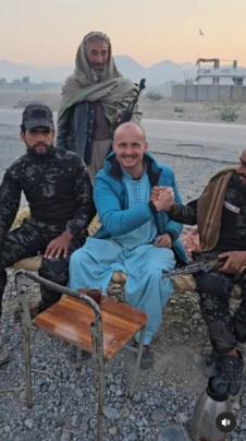 Dragan Šibalić sa Talibanima 1.jpg