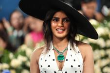 Prijanka Čopra nosila najveći smaragd na svetu profimedia-0995507483.jpg