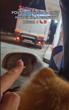 Sandra Afrika ostala bez goriva nasred puta, pa joj se ugasio automobil