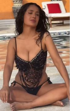 Salma Hajek, bikini fotografije.jpg