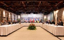 x02 EPA Handoutturkish Foreign Ministe.jpg