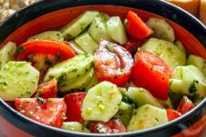 salata od krastavca i paradajza profimedia-0535108031.jpg
