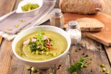 Grašak u beloj posudi