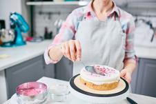 decorating-cake.jpg