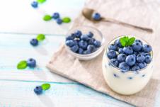 jogurt borovnice shutterstock_726712672.jpg