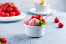 domaći sladoled od jagode shutterstock_1704738868.jpg