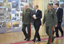 putin-sa-vojnim-vrhom-rusije.jpg