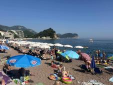 1750329610plaze-petrovac-budva-foto-rina.jpg