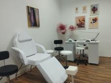 FOTO UIKS, salon za obuku za poslove manikira i pedikira u VP Domu u Kruševcu.jpg