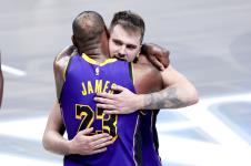 Luka Dončić i Lebron Džejms