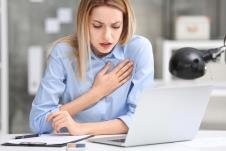 bol u grudima shutterstock_1061485946.jpg