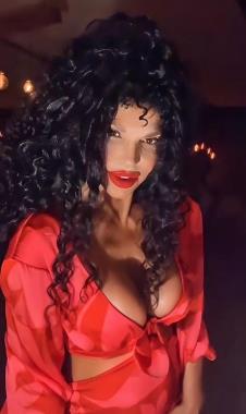 Lidija Vukićević u crvenoj haljini