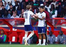 Morgan Gibs-Vajt u dresu reprezentacije Engleske