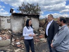 Jelena Žarić Kovačević u poseti porodicama postradalim u požarima (4).jpeg