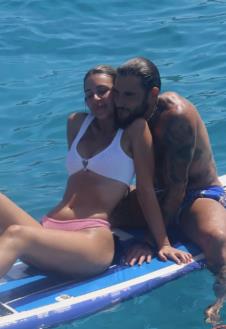 Anastasija Ražnatović i Nemanja Gudelj na plaži