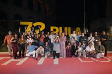 Dobitnici ispred Arene.jpg