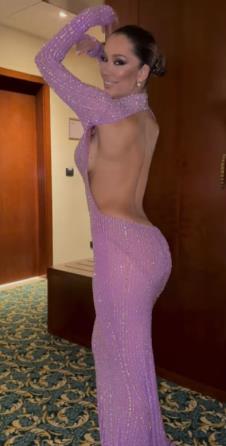 Tea Tairović u ruži8častoj fotografiji