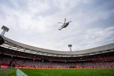Helikopter na stadionu Fejnorda
