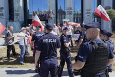 karol02 AP Czarek Sokolowski.jpg