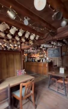 Kutak na selu Elen Dedženeris.jpg