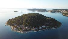Ostrvo Vrnik.jpg