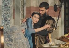 Beren Sat i Ekin Koč kao sultanija Kosem i sultan Ahmed I