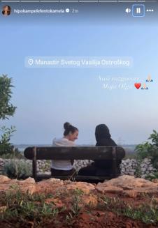 Dragana Mićalović razgovara sa monahinjom.jpg