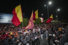 Viktor Osimen na aerodromu u Istanbulu