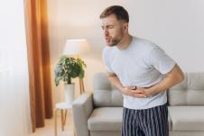 bol u stomaku shutterstock_2476476509.jpg