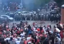 Tuča navijača Crvene zvezde i policije