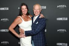 Nil Mekdona sa suprugom.jpg