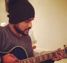 Sam Surijakumar, muzičar iz Londona koji je otkrio tumor na mozgu nakon epileptičnog napada