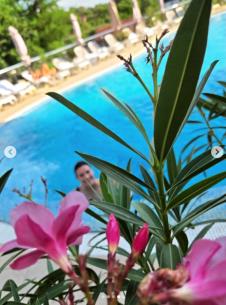 Milica Milša u bazenu.jpg