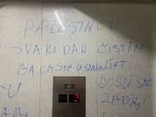 Poruke koje komšinica ostavlja u liftu