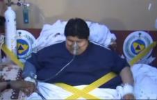 Kalid Bin Mohsen Šari u bolničkom krevetu.jpg