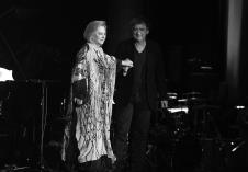 Gabi Novak i Miki Manojlović na bini