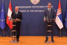 Aleksandar Vučić na sastanku sa saveznim kancelarom Republike Austije Kristijanom Stokerom Boba Nikolić.jpeg