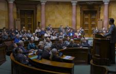 Glumci iz serije “The Librarians: The Next Chapter” u sceni iz Beograda